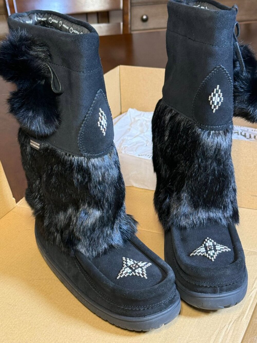 Manitobah Waterproof Snowy Owl Black Suede Mukluk Boots Women's 9 Like New - Picture 3 of 8